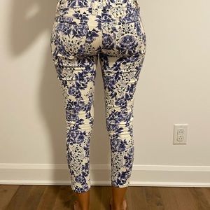 Flower pattern jeans like skinny pants